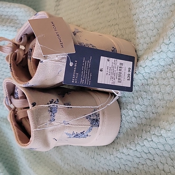 Universal thread high tops sneakers - Picture 2 of 6